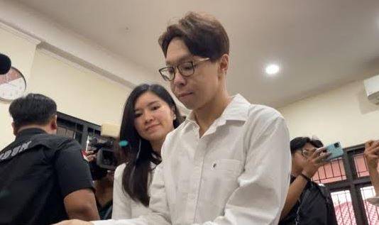 Detik-Detik Doktif Minta Richard Lee Lepas Wig Disidang Lanjutan Kasus Produk Kosmetik Ilegal